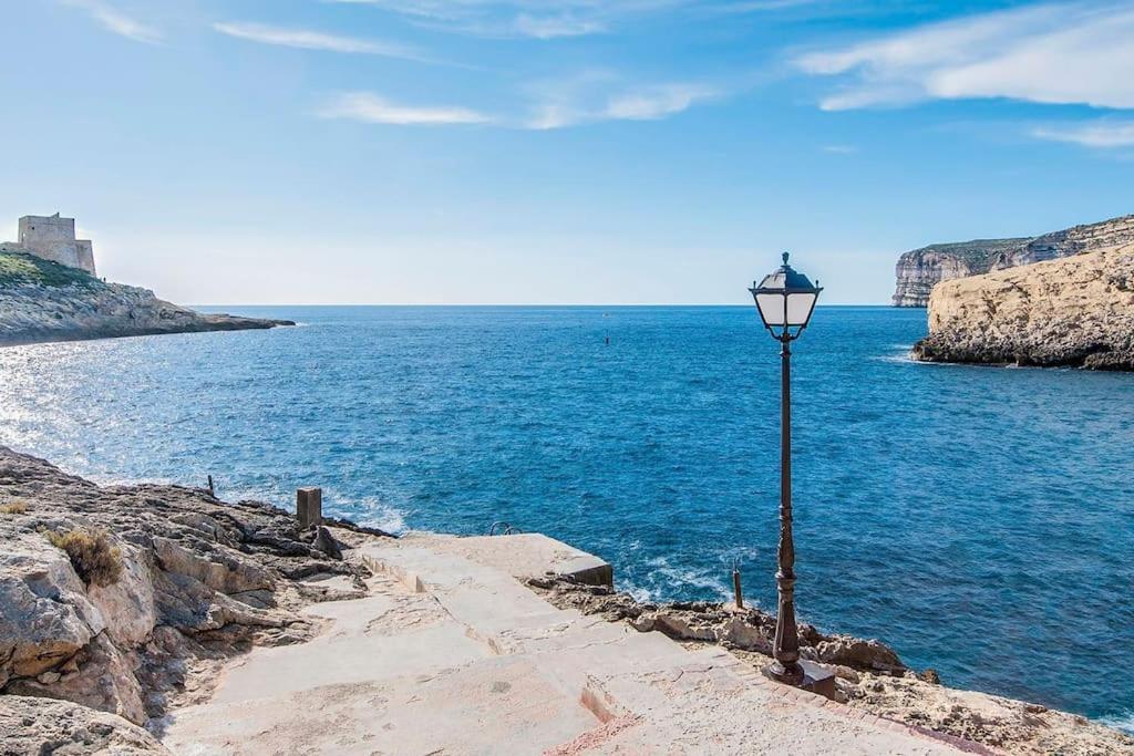 Seafront Penthouse With Terrace In Xlendi, Gozo Daire Dış mekan fotoğraf