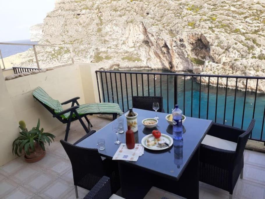 Seafront Penthouse With Terrace In Xlendi, Gozo Daire Dış mekan fotoğraf